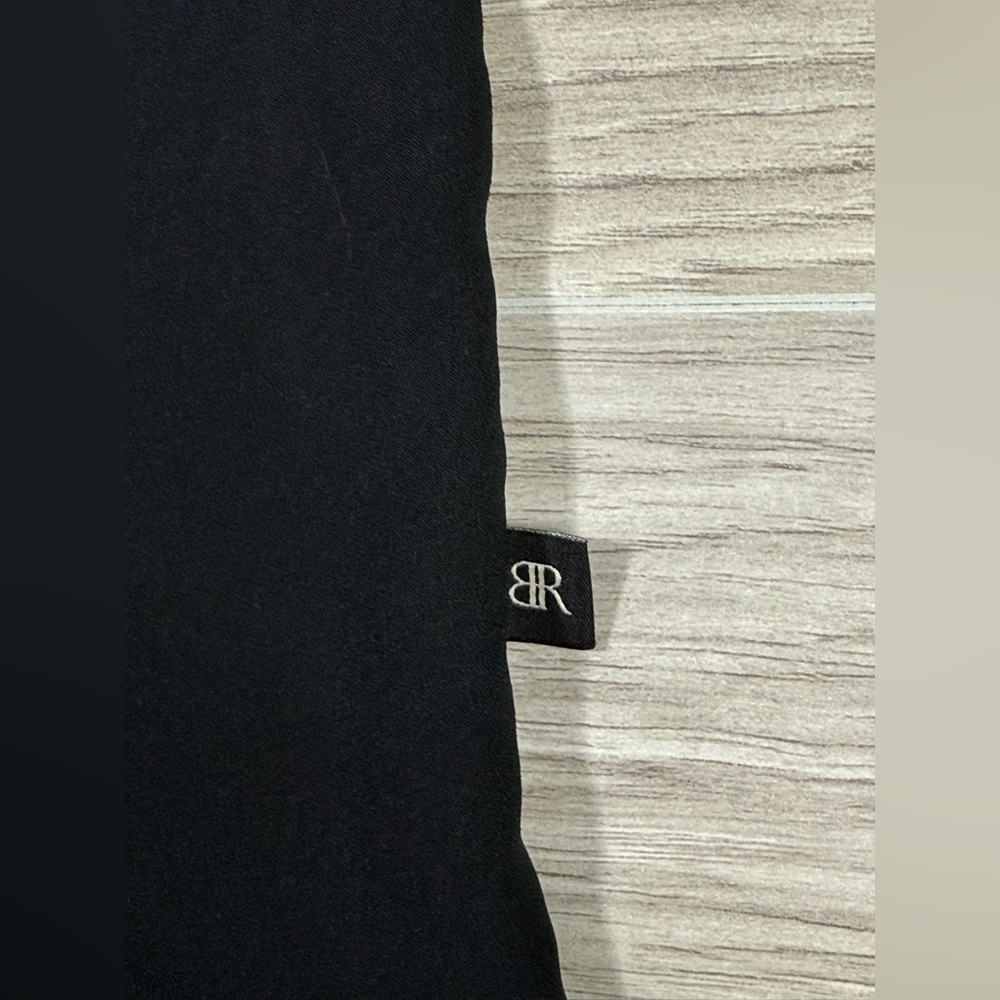 Banana Republic Black V-Neck Blouse - Picture 4 of 9